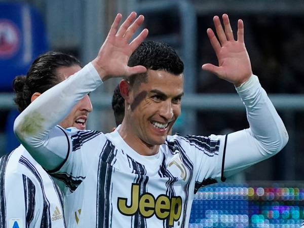 Tin Ronaldo ngày 15/3: 'Tôi đã vượt qua kỷ lục của Pele'