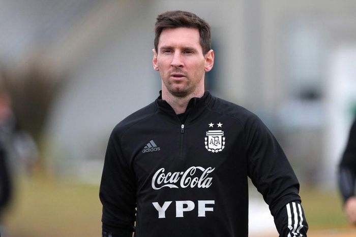 MU mua sao Nhật, PSG đàm phán Messi